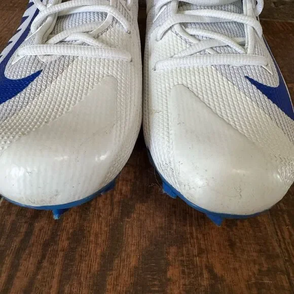 Nike White and Blue Athletic Cleats - Picture 2 of 8